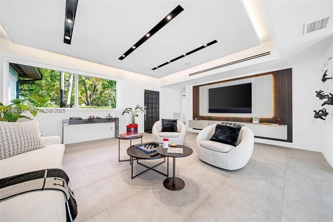 Building Photo - 3531 SW 1st Ave