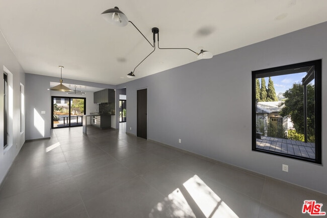 Building Photo - 2287 Baxter St