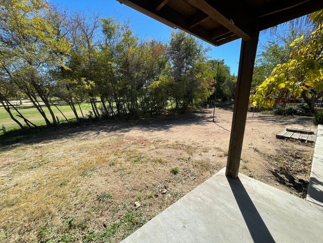 Building Photo - Golf Course- On The Mesa 3 Bedrooms, 2 Bathrooms, New Paint,