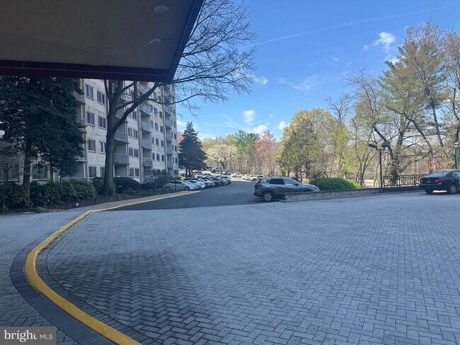 Building Photo - 2500 N Van Dorn St