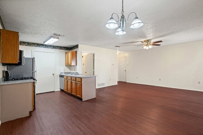 Building Photo - 2721 La Jolla Ct