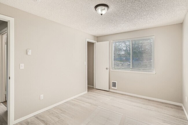 Building Photo - 209 E 36th St