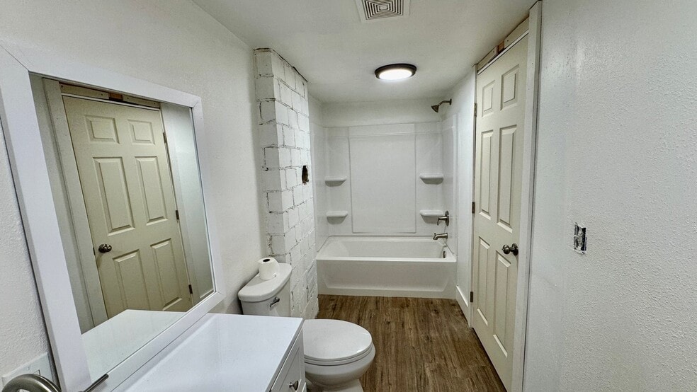 Building Photo - 505 Linden Dr