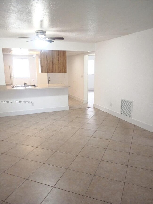 Building Photo - 1608 University Ln