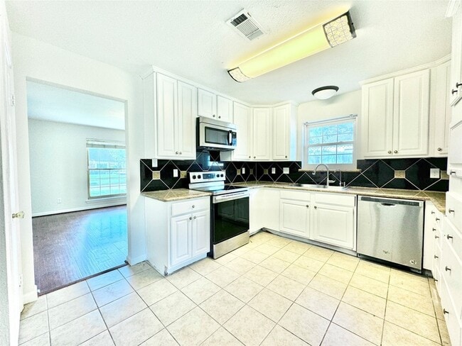 Building Photo - 7914 Oakington Dr