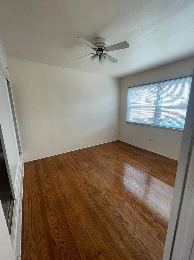 Building Photo - Light & Bright in University Heights
