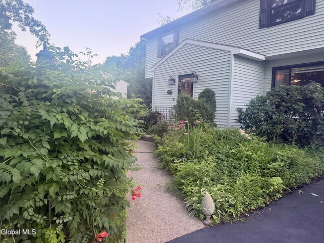 Building Photo - 34 Henderson Rd