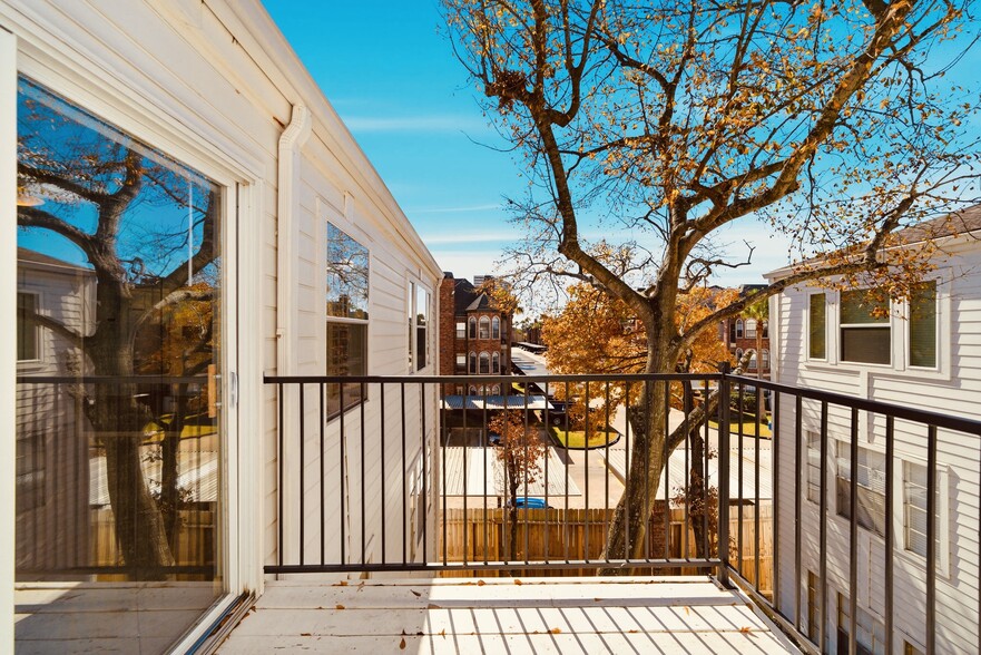 Balcony - 2333 Bering Dr