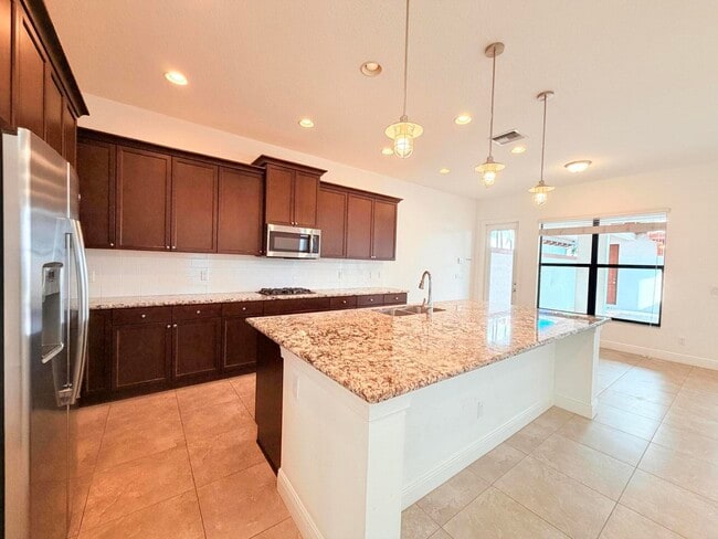 Building Photo - 2074 Dickens Terrace