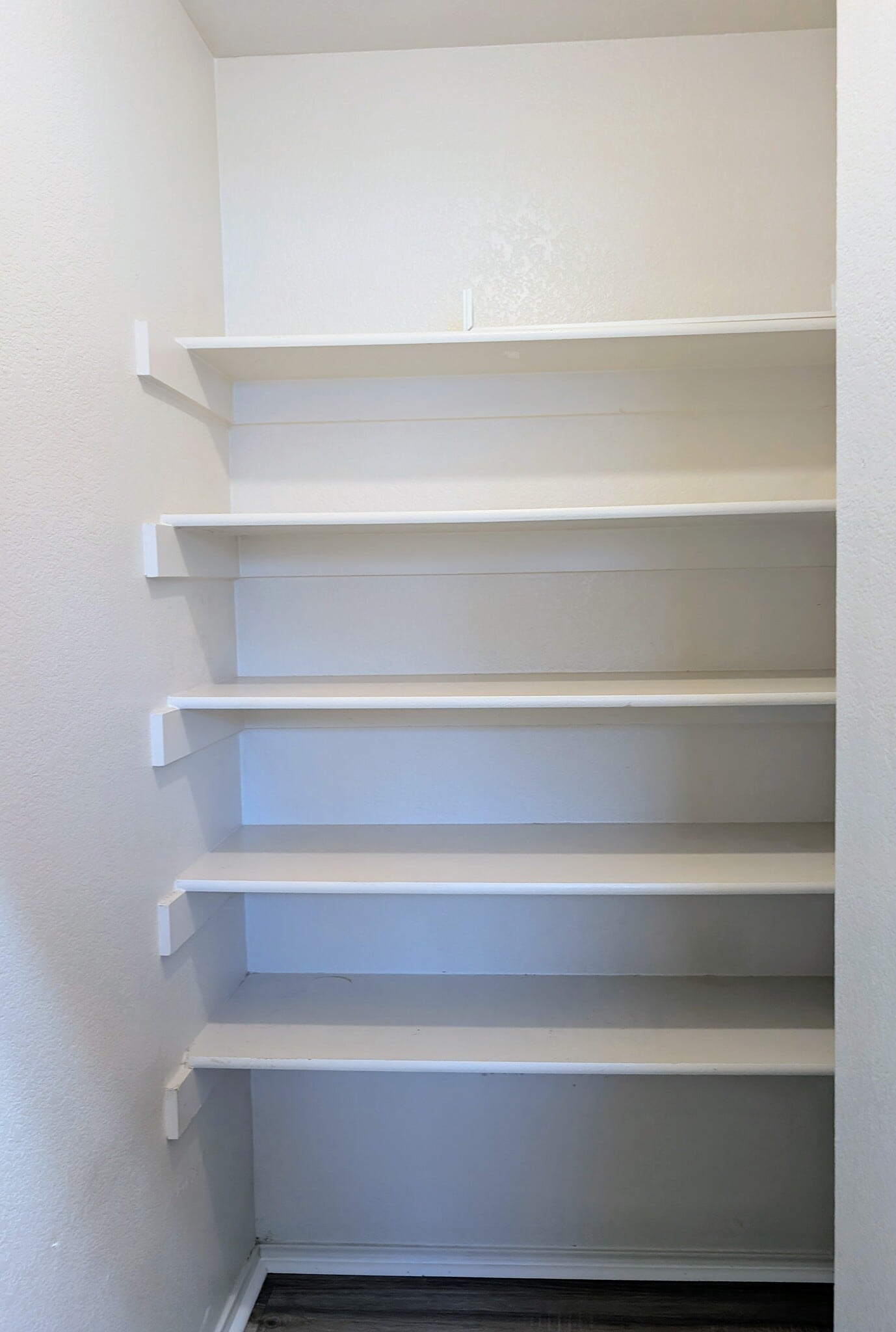 Walk-in Pantry - 525 Oxford Loop