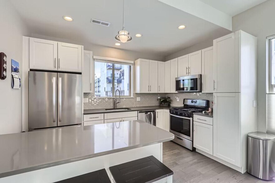 Building Photo - 5409 Allison St