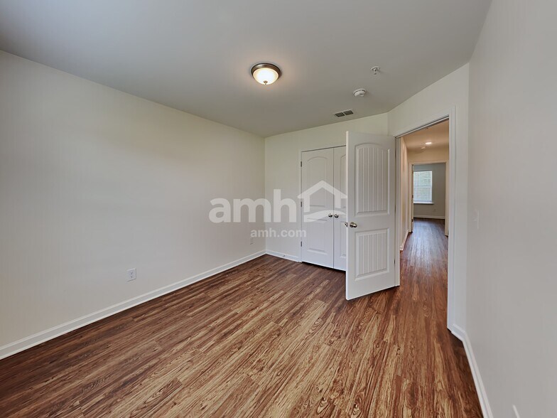 Building Photo - 609 Crooked Creek