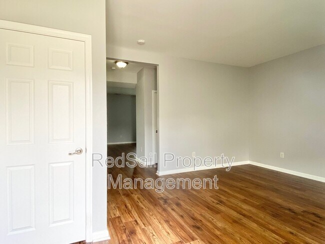 Building Photo - 642 Kelso Dr