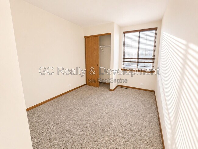 Building Photo - 312 Fieldstone Ct