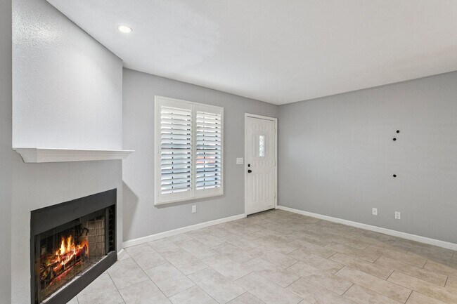 Building Photo - Beautiful 2 Bedroom