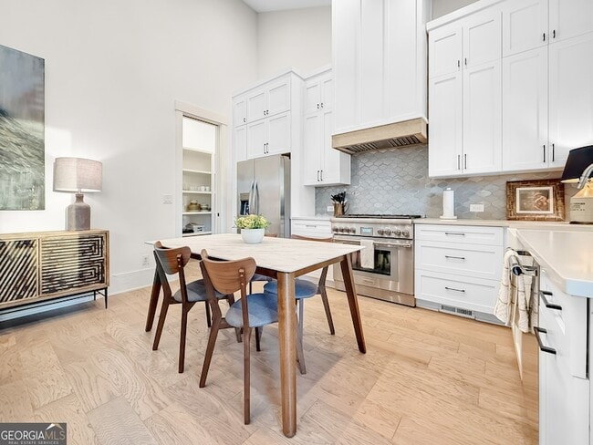 Building Photo - 10866 Serenbe Ln