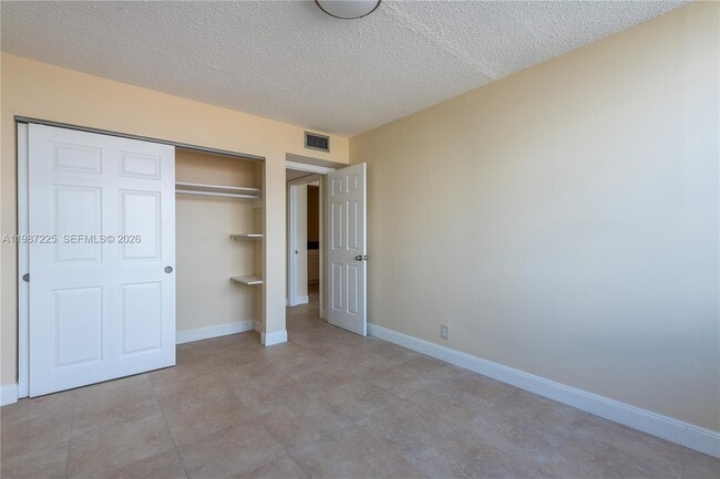 Building Photo - 2025 NE 164th St