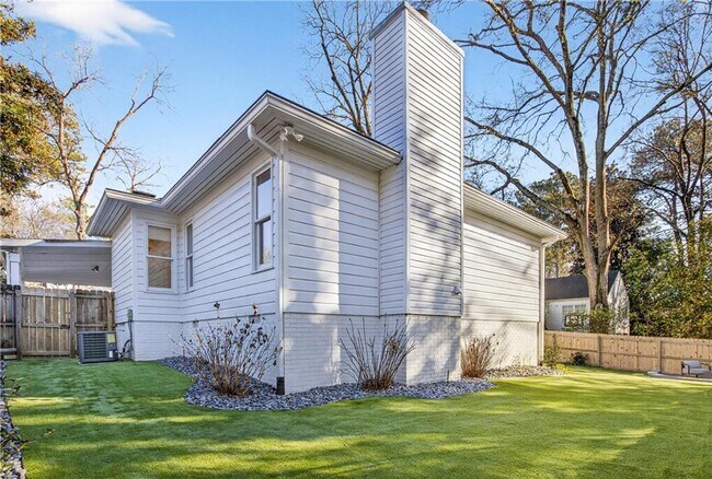 Building Photo - 2226 Melante Dr NE