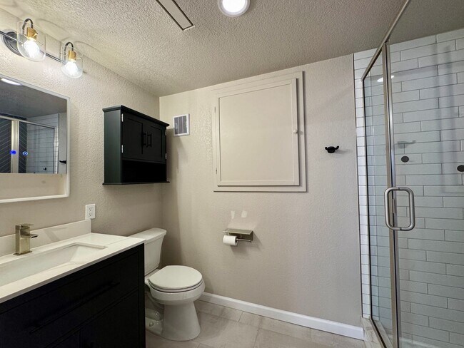 Building Photo - Beautiful & Updated 4 Bedroom / 3.5 Bath Home – Available Now!