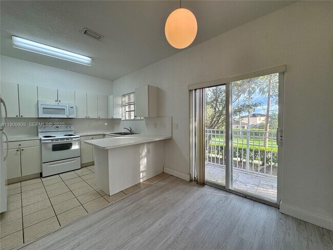 Building Photo - 2590 NE 3rd Dr