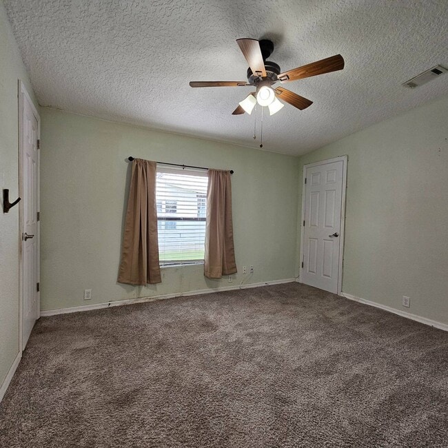 Building Photo - 590 Country Meadows Blvd
