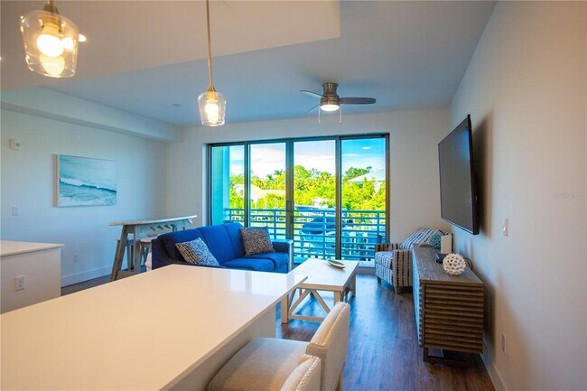 Building Photo - 1709 N Tamiami Trl
