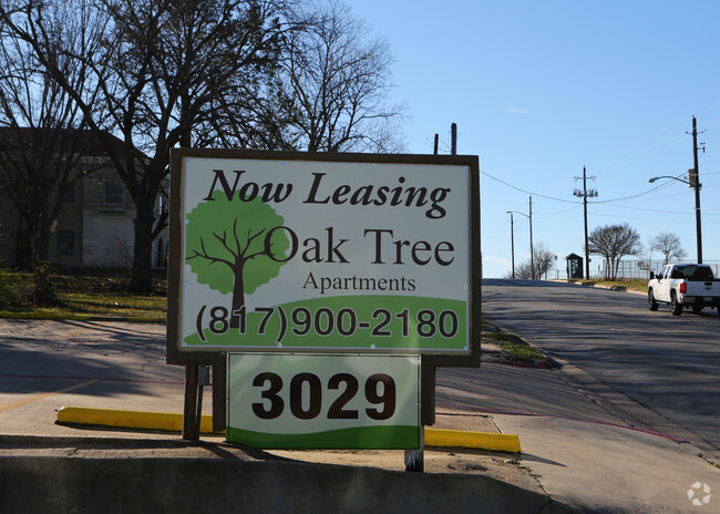 Building Photo - Oak Tree Apartments