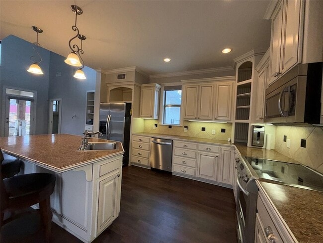 Building Photo - 3815 Holly Ridge Dr