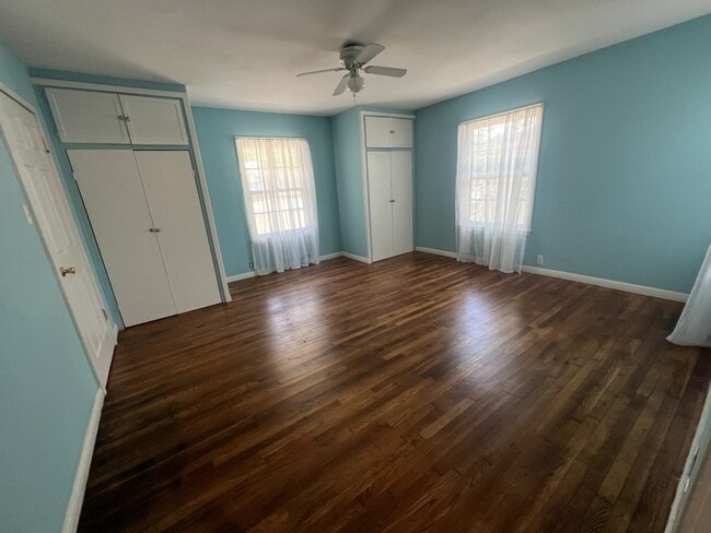 Building Photo - 920 E Walnut St