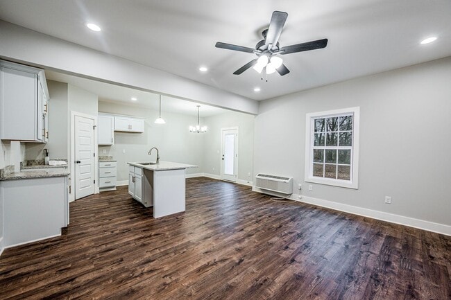 Building Photo - 809/811 Rodeo Lane