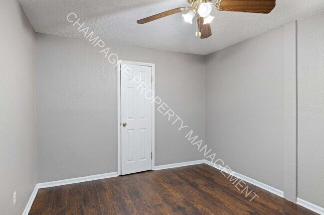 Building Photo - 2 bedroom home, conveniently located in Westport