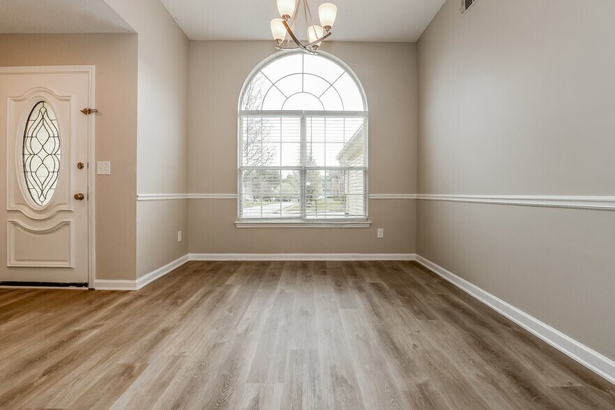 Building Photo - 5467 Sapphire Cir