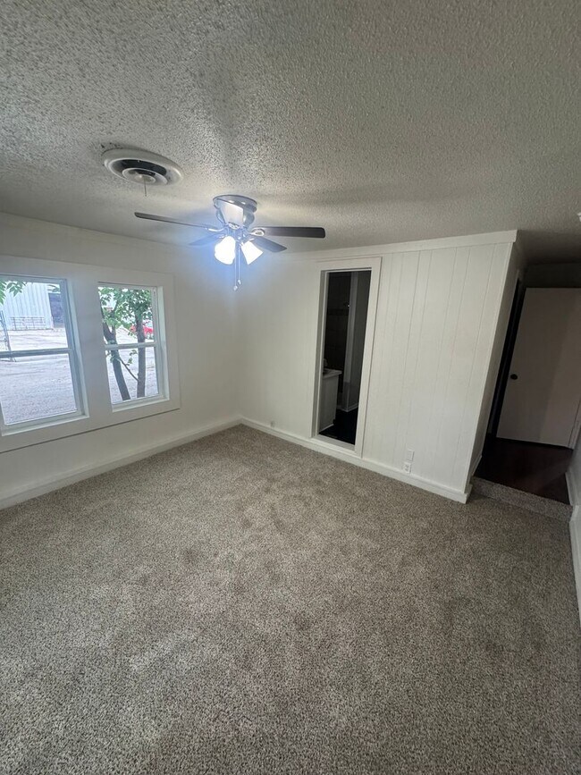 Building Photo - NEWLY RENOVATED - CHARMING 3/2 with STORAGE UNIT and COVERED PARKING