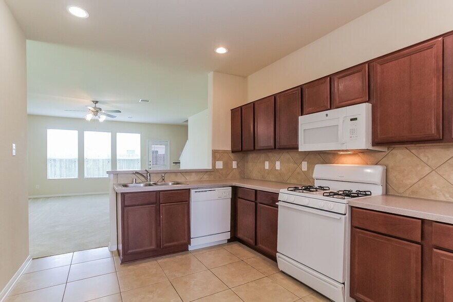 Building Photo - 17818 Aveleigh Ln