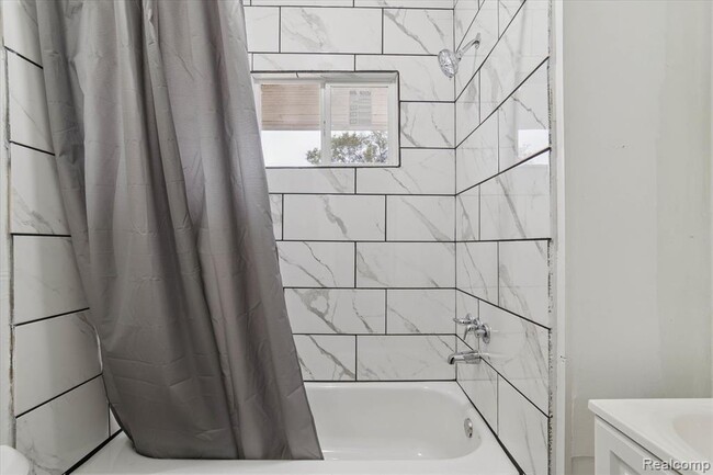 Building Photo - 5421 Toledo St