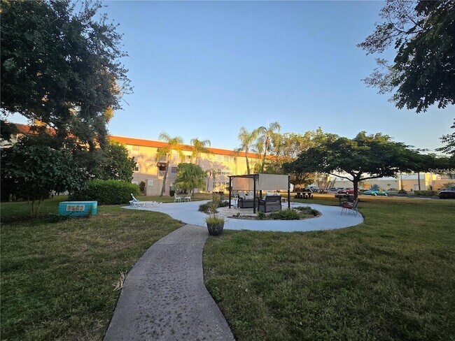 Building Photo - 211 Pasadena Ave N