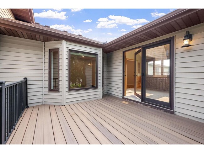 Building Photo - 1008 3rd St NE