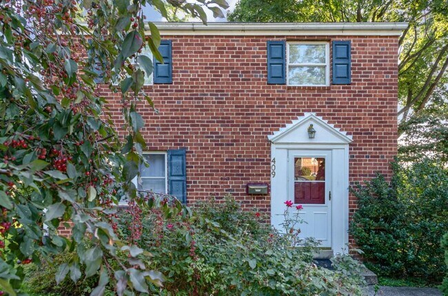 Building Photo - 409 Hillside Rd