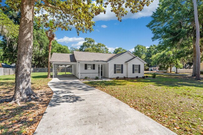 Building Photo - 3 Bedroom 2 bath home on a corner lot in the Telfair community