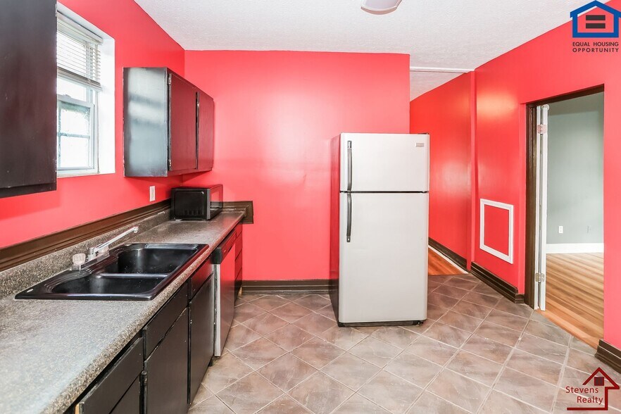 Building Photo - 912 W Scott Ave