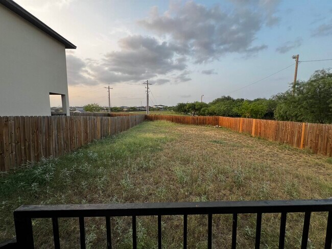 Building Photo - 5626 Encanto Dr