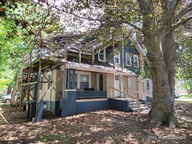 Primary Photo - 712 W Illinois St