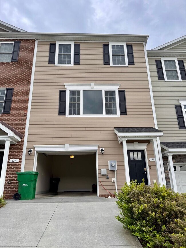 Building Photo - Townhouse for Rent in Spring Oaks!