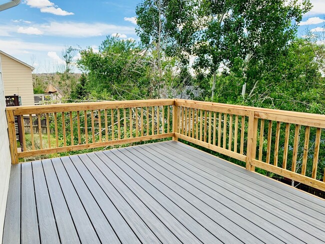 Building Photo - *STUNNING* 3 BEDROOM IN STETSON HILLS