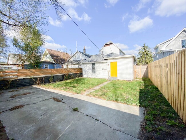 Building Photo - Beautiful 3 Bedroom Home!