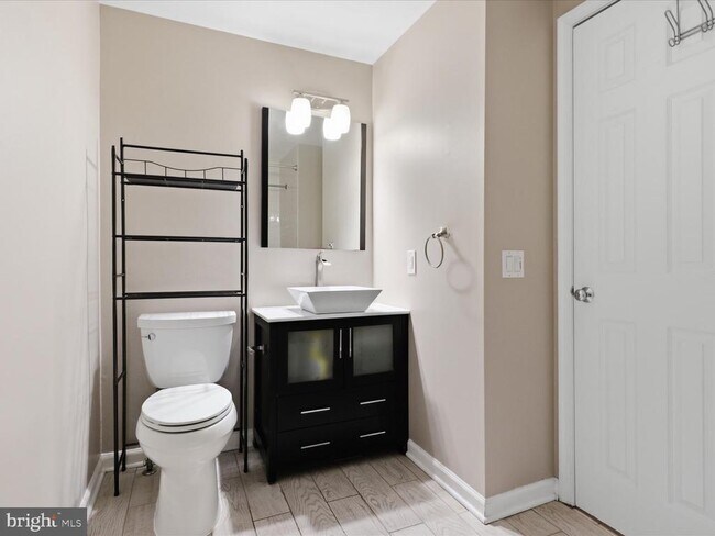Building Photo - 6055 Meyers Landing Ct