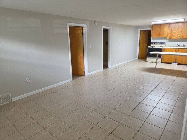 Building Photo - 1607 Highridge Dr