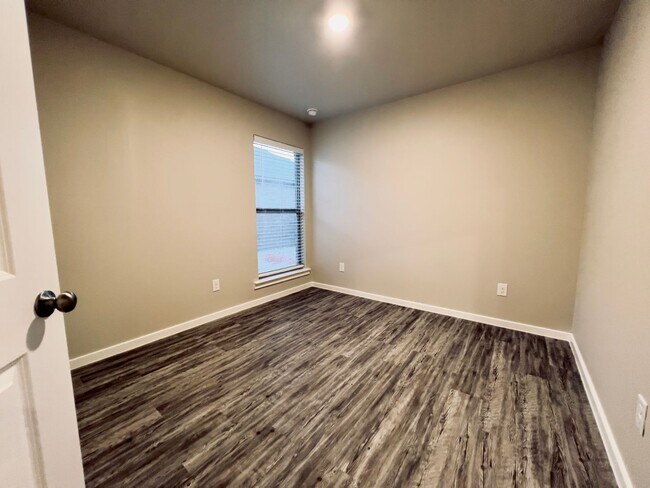 Building Photo - 2102 N Avenue K