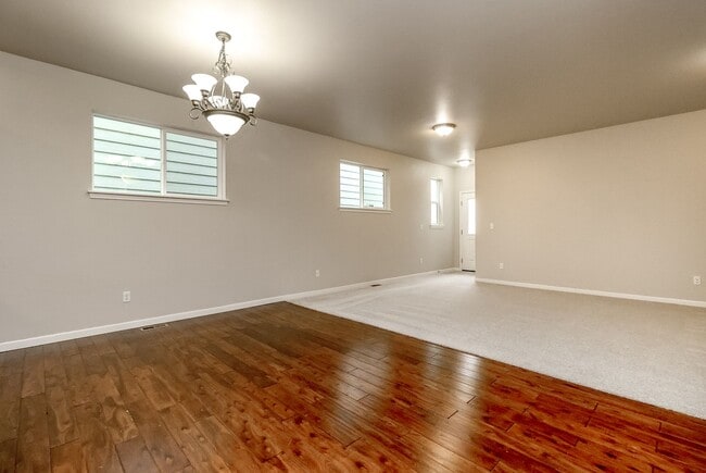 Building Photo - Beautiful Lacey Home with new paint and carpet in Popular Edgewater Community