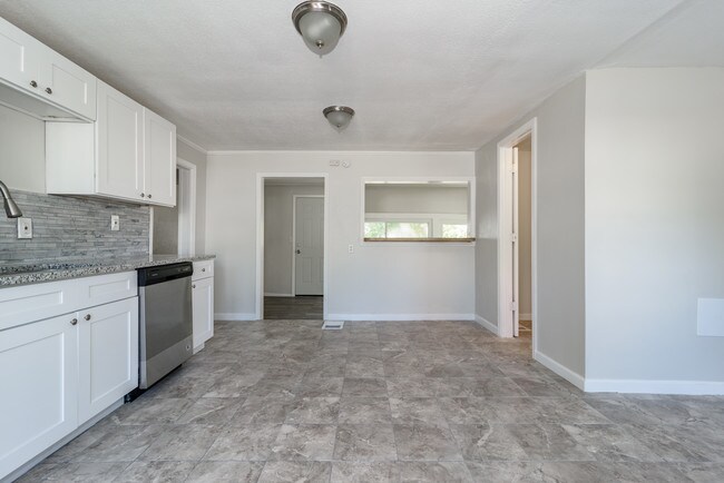 Building Photo - 472 Babbitt Rd